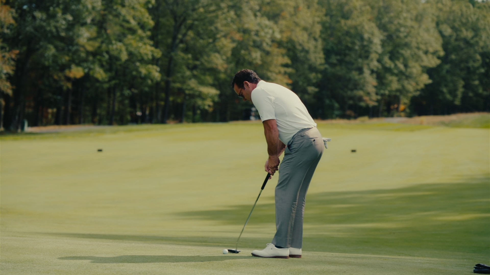 Reading the line on a long putt